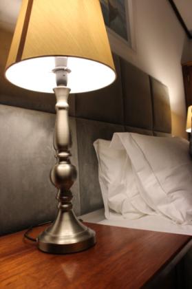 MOBILADA - Vende-se moradia T5 (4 suites) com anexo suite - COOP
