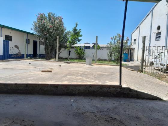 Armazem de 700m² embutido num espaco com 2 terrenos - MACHAVA