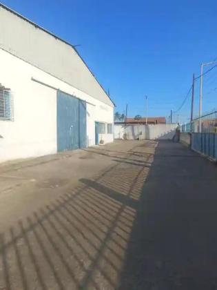 Arrenda-se armazem com escritorio e 6 anexos em 1.150m² - EN1