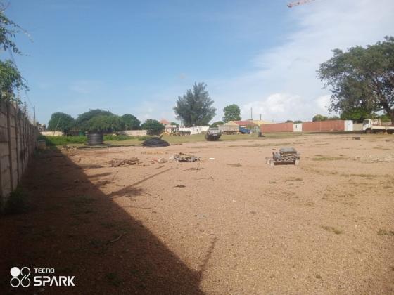 Infraestrutura comercial completa em 3hectares - MALHAMPSENE
