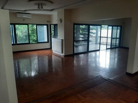 Arrenda-se moradia T7 com piscina - SOMMERSCHIELD