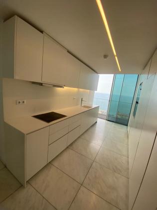 Vende-se flat T3 suite com piscian em predio novo - PLATINUM