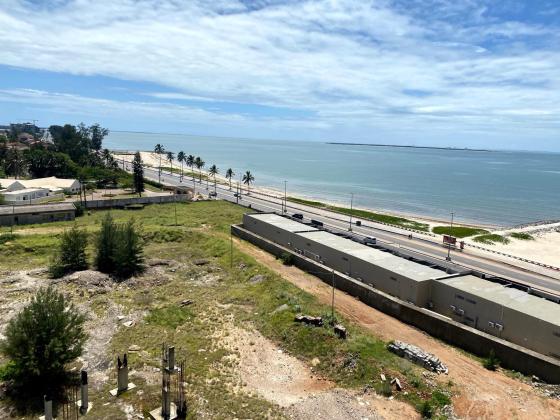 Arrenda-se flat T3 com vista ao mar - AV. MARGINAL