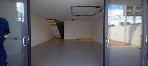 Vende-se moradia geminada T4 (3 suites) com piscina