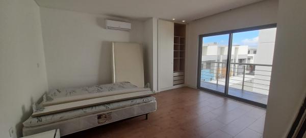 Arrenda-se flat T3 suite com piscina, ginasio e campo misto - 30s DA PRAIA