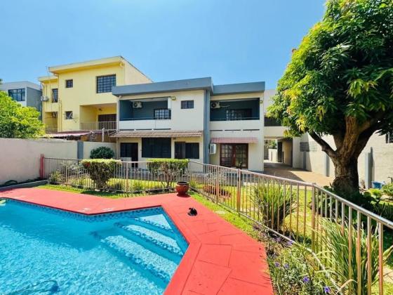 Vende-se moradia T4 com piscina e anexo - SOMMERSCHIELD