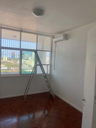 Vende-se flat T3 (1 suite) com vista ao mar elevador
