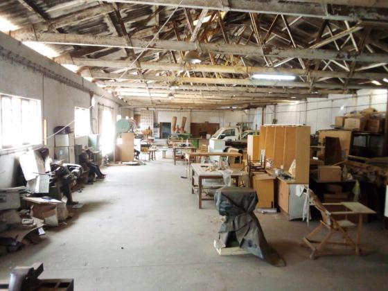 Vende-se armazem com 1.155m² de area e escritorios - AV. ANGOLA
