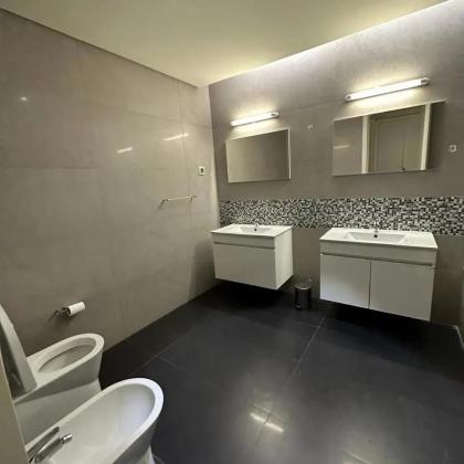 MOBILADA - Arrenda-se flat T3 com piscina - POLANA