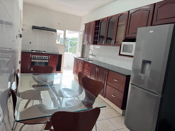 MOBILADA - arrenda-se flat T3 em andar baixo - POLANA