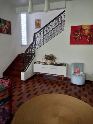 Vende-se moradia T3+1 com anexo - SOMMERSCHIELD