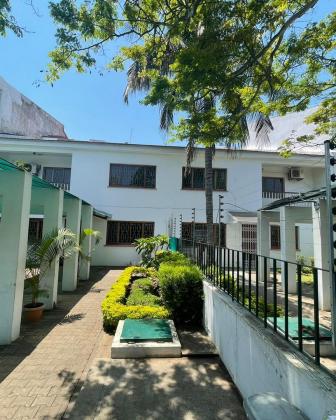 Arrendam-se 2 moradias geminadas T4 com anexo - SOMMERSCHIELD