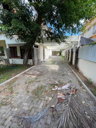 Moradia com 13 salas, piscina e anexo - SOMMERSCHIELD