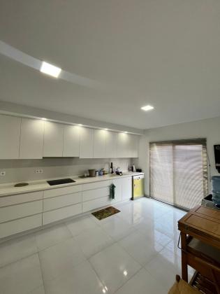 Vende-se flat T3 com piscina e ginasio - DONA ALICE