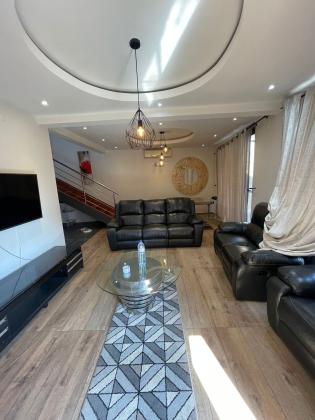 Vende-se Moradia Duplex T3+1 no Bairro Triunfo_Proxima ao Joss Village