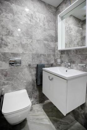 Vende-se flat T2 com piscina e ginasio - POLANA
