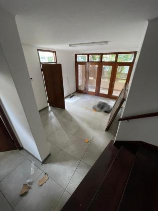 Moradia com 13 salas, piscina e anexo - SOMMERSCHIELD