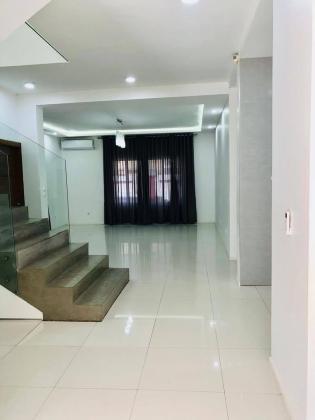 Vende-se moradia T5 com piscina e anexo