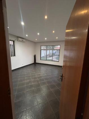Arrenda-se moradia T6 (3 suites) com piscina e anexo T2 - TRIUNFO