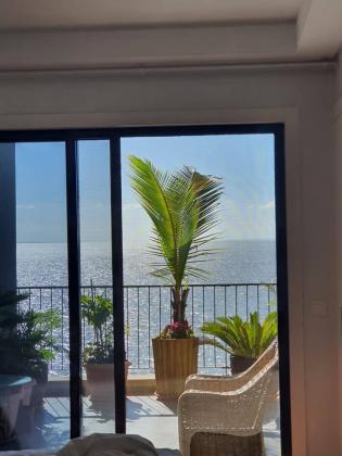 Vende-se flat T3 de frente ao mar e com anexo - AV. MARGINAL