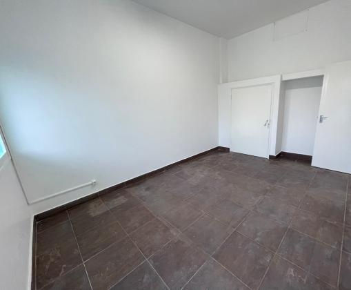 Arrenda-se flat T2 no 2⁰ andar - POLANA