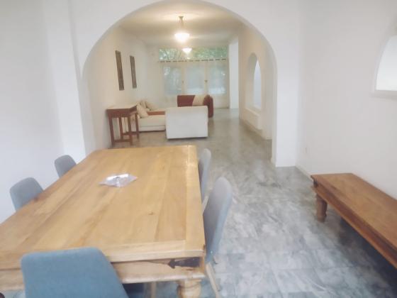 Arrenda-se moradia T5 com piscina - SOMMERSCHIELD