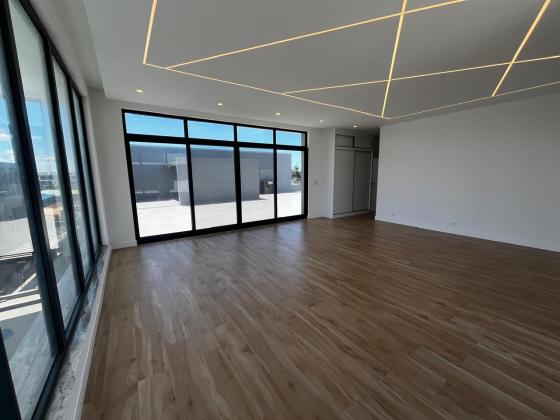 Arrenda-se moradia T5 (5 suites) com piscina - TRIUNFO
