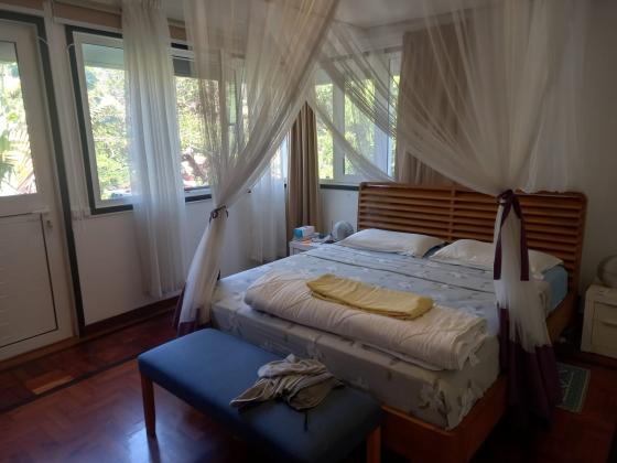 Vende-se moradia T3+1 com anexo - SOMMERSCHIELD