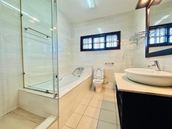 Vende-se moradia T4 com piscina e anexo - SOMMERSCHIELD