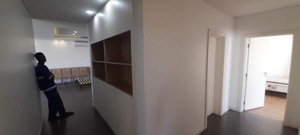Arrenda-se flat T3 suite com piscina, ginasio e campo misto - 30s DA PRAIA
