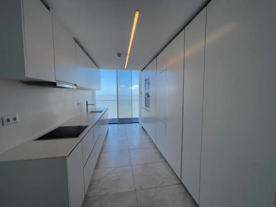 Vende-se flat T3 suite com piscian em predio novo - PLATINUM