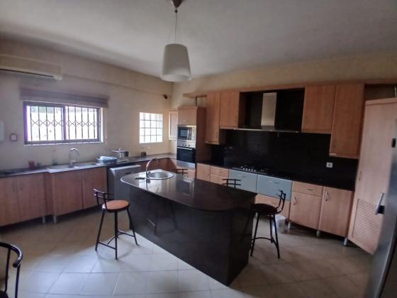 Vende-se moradia T6 (6 suites) com piscina e anexo - SOMMERSCHIELD II