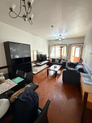 MOBILADA - Arrenda-se flat t3 no 1⁰ andar em predio curto - POLANA