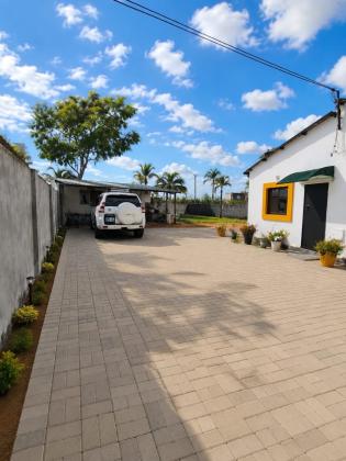 Vende-se Moradia T2 em Mapulene_Bairro Costa do Sol