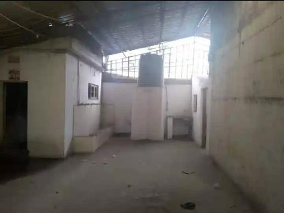 Arrenda-se armazem de 1.100m² com escritorio e recepcao