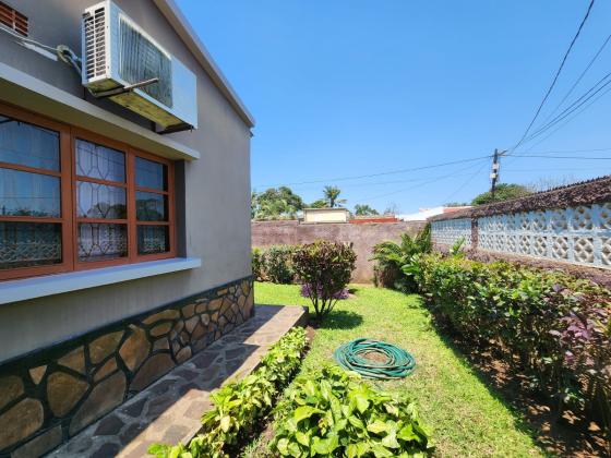 Vende-se moradia T3 climatizada com anexo - MAHOTAS