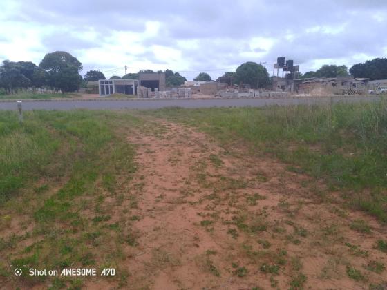 Terreno de 5hectares a berma da estrada - EN1