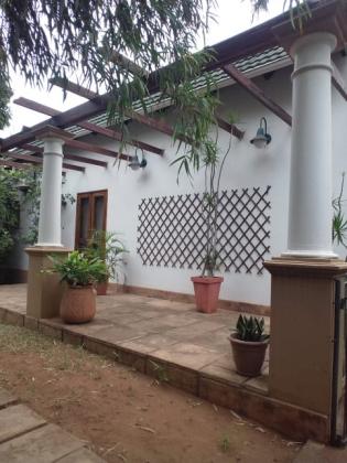 Vende-se moradia num terreno com 1.280 de area - POLANA
