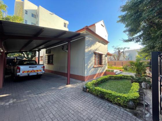 Vende-se moradia T4 com piscina e anexo - POLANA