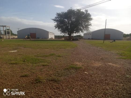 Infraestrutura comercial completa em 3hectares - MALHAMPSENE