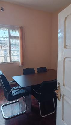 Vende-se Geminada T2 no Bairro Central_Proxima ao Comando da Cidade