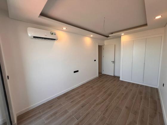 Vende-se flat T4 com vista ao mar, piscina e ginasio - MARITIMO