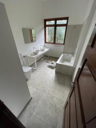 Moradia com 13 salas, piscina e anexo - SOMMERSCHIELD