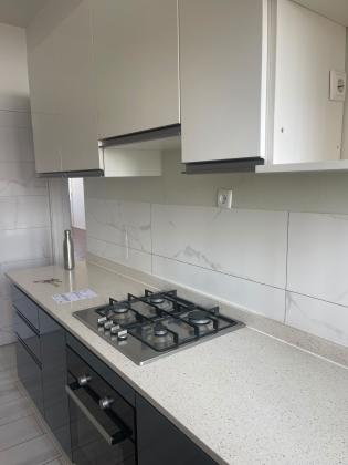 Vende-se flat T3 (1 suite) com vista ao mar elevador