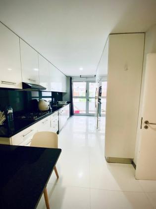 MOBILADA - arrenda-se flat T3 suites com piscina - POLANA