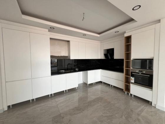 Vende-se flat T4 com vista ao mar, piscina e ginasio - MARITIMO