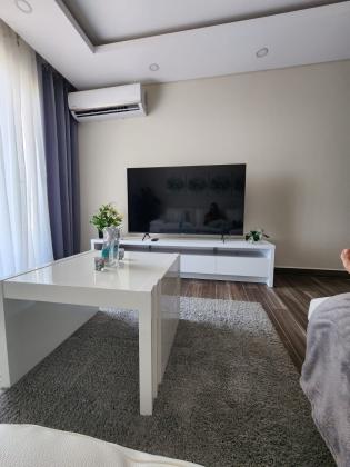 arrendo excelente apartamento tp2 com móveis no Deco Assus