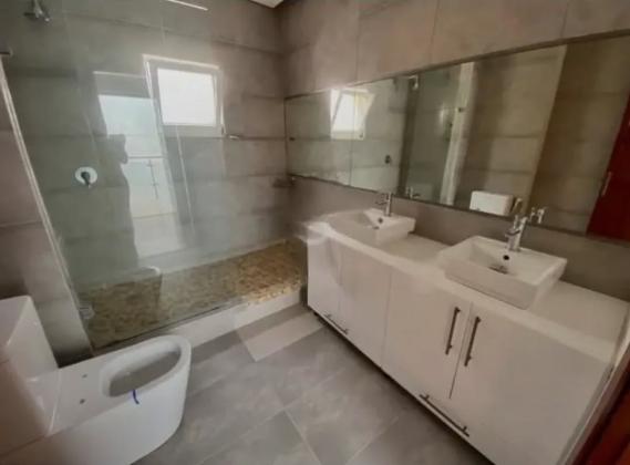 Vende-se moradia T4 (4 suites) com piscina e anexo - TRIUNFO VELHO