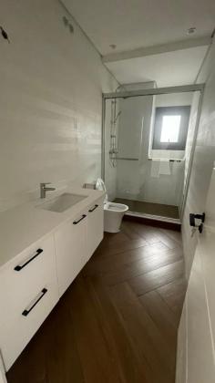 Vende-se moradia geminada T6 (3suites) com piscina e anexo