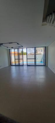 Vende-se moradia geminada T4 (3 suites) com piscina